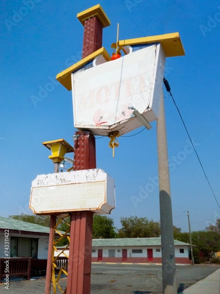 Obraz Abandoned motel sign, US, 2023.