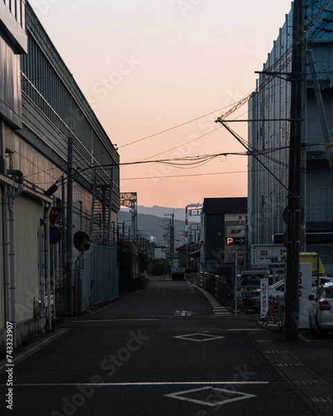 Fototapeta 일본 길거리의 일출모습