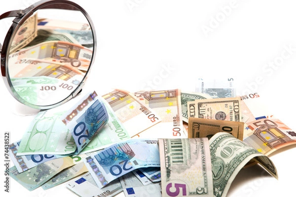 Obraz .валюта в отражении зеркала на белом фоне