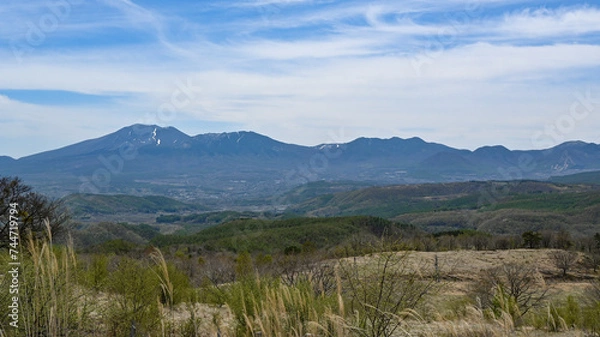 Fototapeta 嬬恋村から望む春の浅間山，群馬県嬬恋村