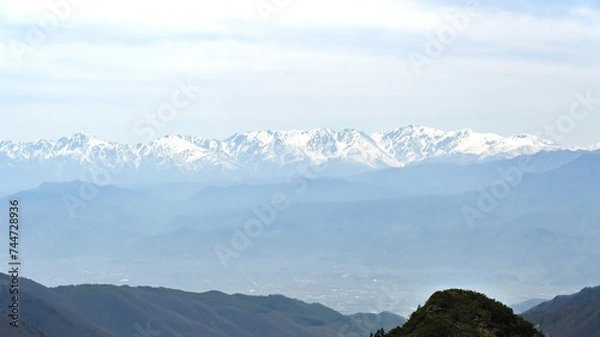 Fototapeta 残雪の山々と北アルプス，浅間・白根・志賀さわやか街道からの眺望／群馬県中之条町