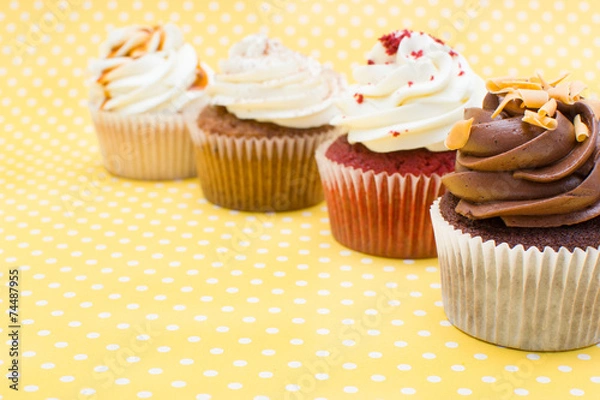 Fototapeta Cupcakes on yellow polka dot background