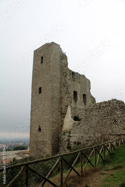 Obraz Torre dei Pellegrini nella Rocca dei Papi a Montefiascone
