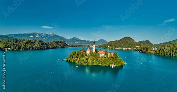 Fototapeta Lake Bled, lake in the Julian Alps of the Upper Carniolan region of northwestern Slovenia.