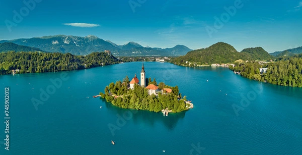 Fototapeta Lake Bled, lake in the Julian Alps of the Upper Carniolan region of northwestern Slovenia.