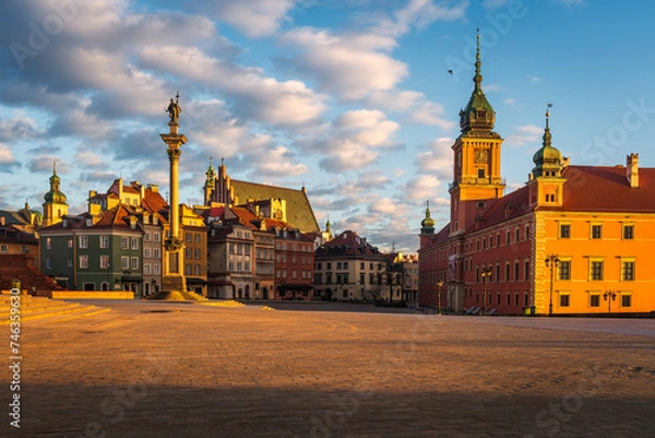 Fototapeta Warsaw, Poland - panorama of a Old town with a Royal Castle and Sigismund's Column. Famous tourist attraction and travel destination