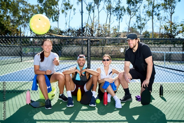 Obraz A group of friends take a break from a pickleball game
