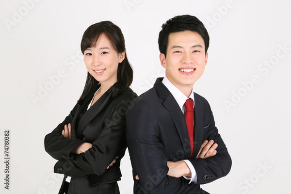 Fototapeta 스튜디오 안의 비즈니스맨과 비즈니스 우먼