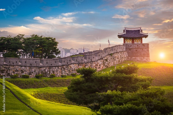 Fototapeta Hwaseong Fortress in Sunset, Traditional Architecture of Korea at Suwon, South Korea.