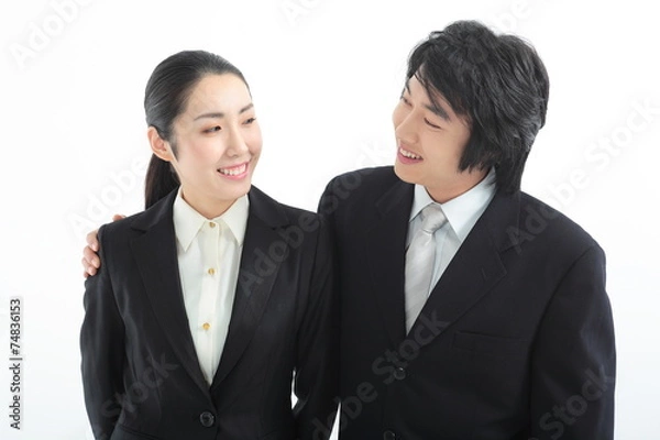 Fototapeta 여성의 어깨에 손을 두르고 있는 비즈니스맨