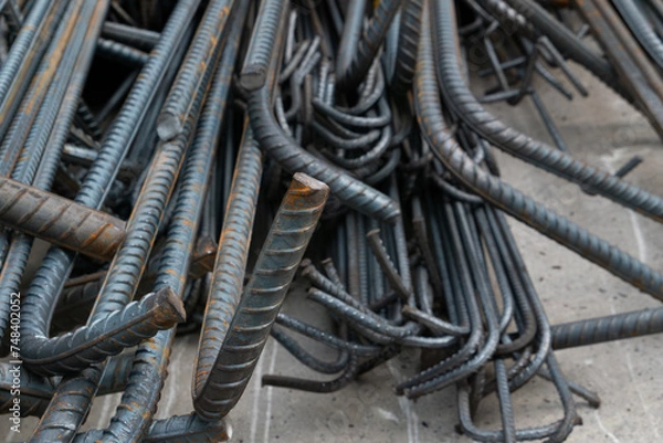 Fototapeta deformed bars on the floor at horizontal composition