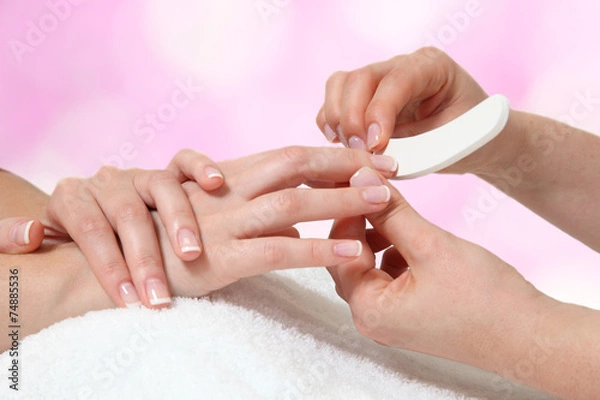 Obraz Fingernägel feilen