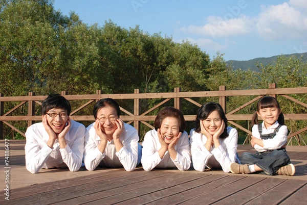 Obraz 공원에서 행복한 대가족