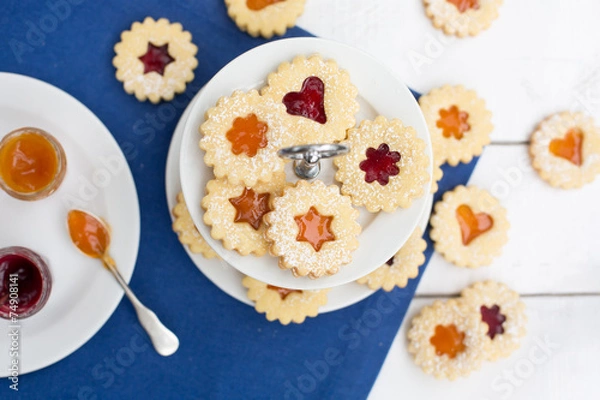 Obraz Weihnachtsplätzchen mit Konfitüre