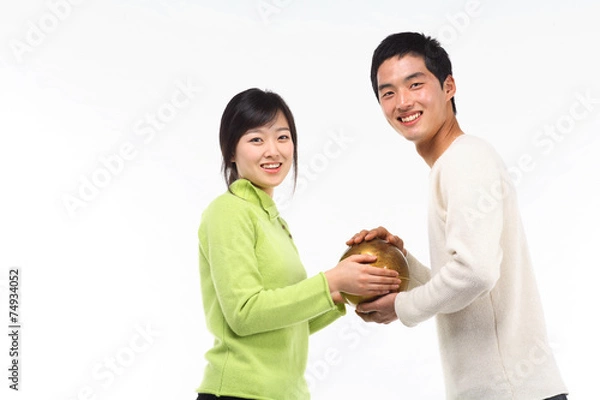 Fototapeta 스튜디오 속 젊은 커플 