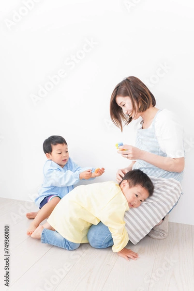 Fototapeta 幼稚園でお遊戯をする子どもと先生