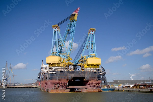 Fototapeta Platform in the port