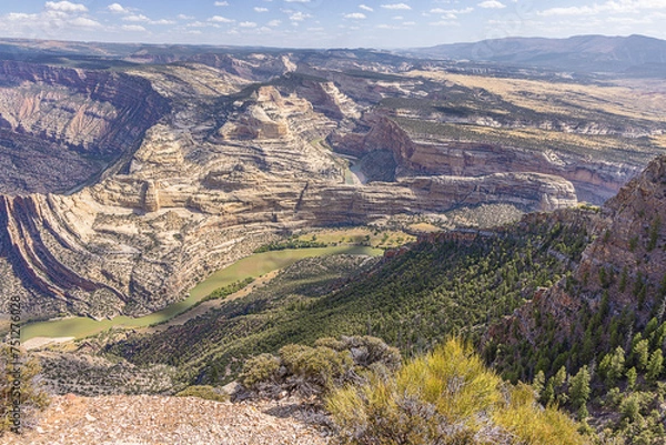 Fototapeta The meanders of the Green River cutting deeply in the landscape seen from Harper's Trail in the Dinosaur National Monument