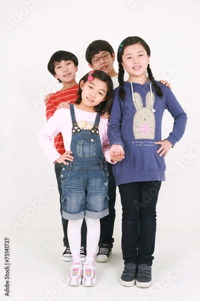Obraz 스튜디오 안의 초등학생 어린이들