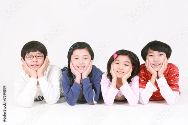 Obraz 스튜디오 안의 초등학생 어린이들