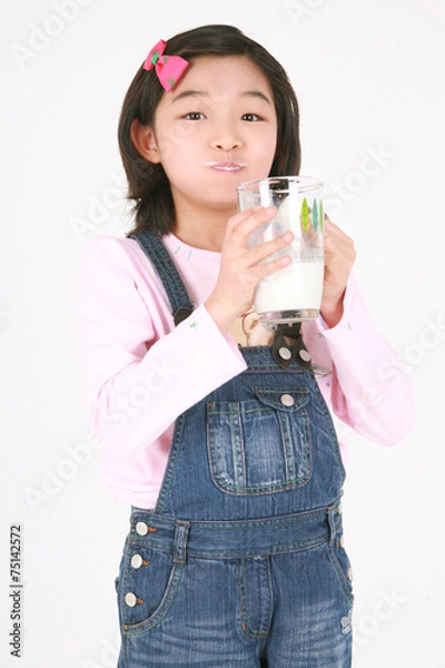 Obraz 스튜디오 안의 초등학생 어린이들