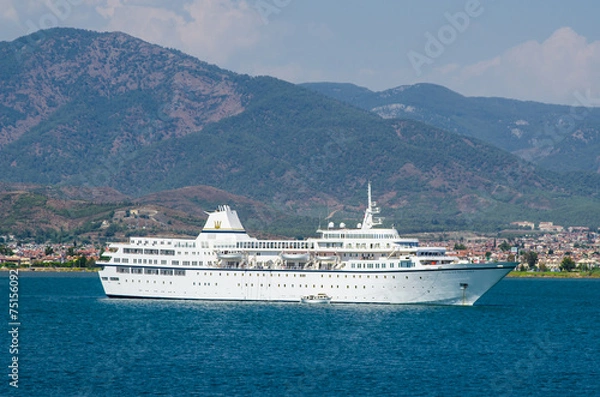 Fototapeta круизный лайнер в заливе