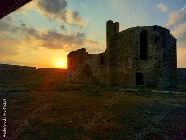 Fototapeta sunset over castle