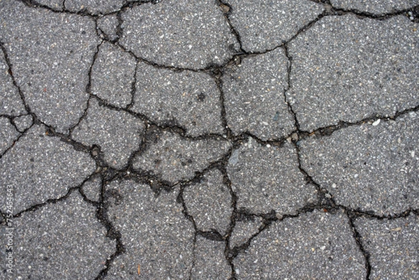 Fototapeta Kaputter Fahrbahnbelag mit rissen im Apshalt.