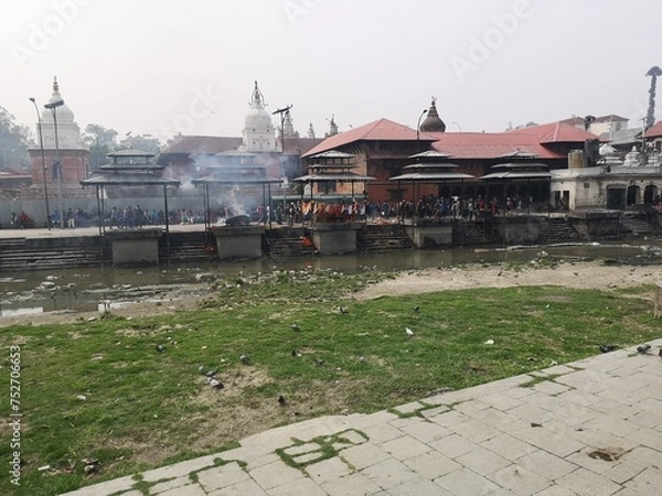 Obraz Hindu Cremation in Pashupatinath Temple on Bagmati River in Kathmandu.