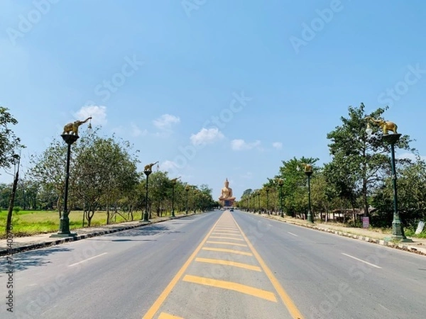 Fototapeta Wat Phikun ThongInside the temple there is a museum of Luang Pho Phae. Exhibit stories about History and machines Relics of Luang Phor Phae from the past to the present The temple has the largest Budd