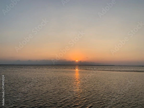 Fototapeta Lansai beach Laem klat Sunset
Lan Sai Beach is a beach that looks like a headland extending into the sea. There are fine white sand grains.