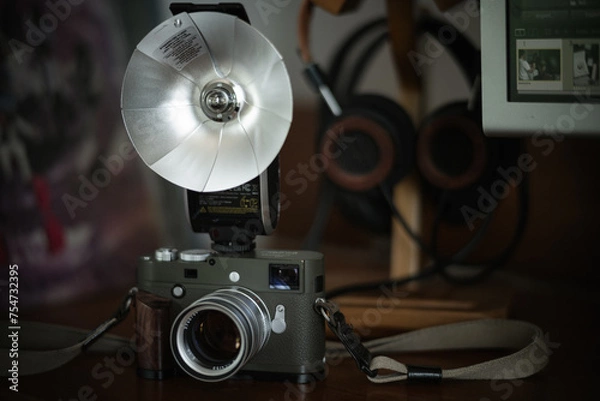 Fototapeta old camera on the table