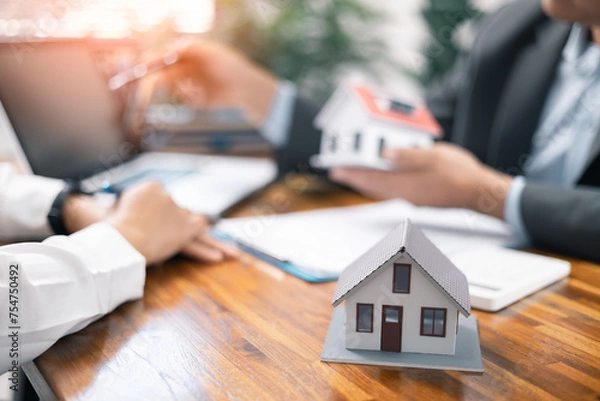 Fototapeta Real estate broker agent presenting and consult to customer to decision making sign insurance form agreement, home model, concerning mortgage loan offer in office. real estate agents about renting
