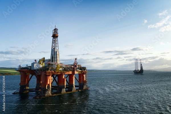Fototapeta Ölplattformen in der Bucht von Invergordon in Schottland