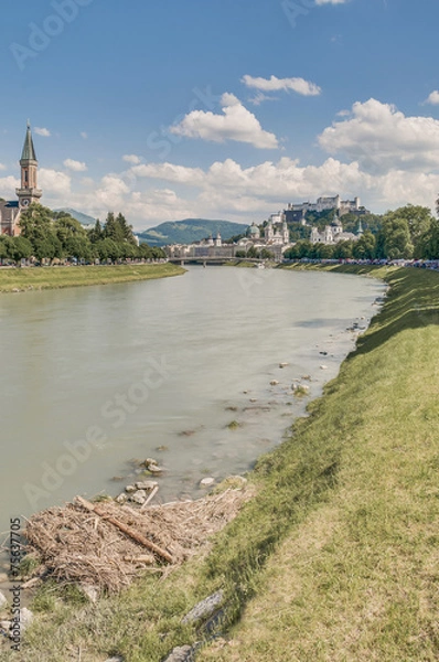 Fototapeta Salzach river on its way through Salzburg, Austria