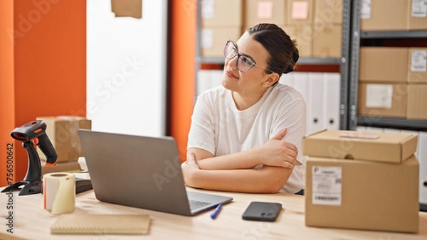 Obraz Young beautiful hispanic woman ecommerce business smiling at the office
