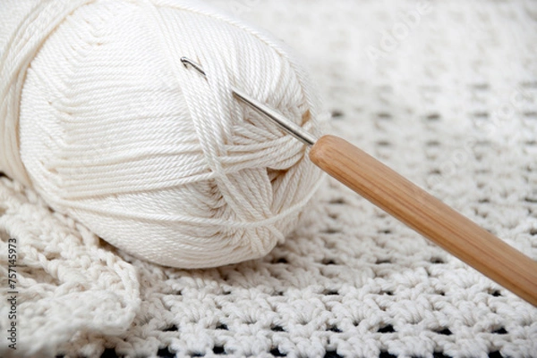 Obraz A skein of white thread and a crochet hook with a wooden handle