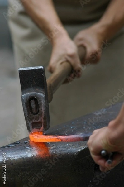 Obraz forgeron au travail sur un fer à cheval