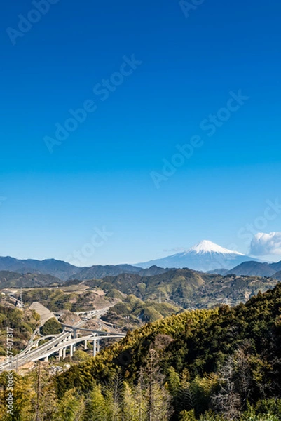 Fototapeta 新東名高速道路の新清水JCTと富士山を静岡県から見る