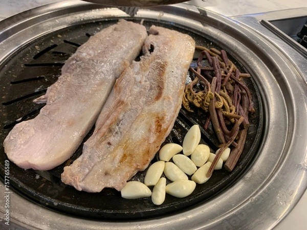 Fototapeta 삼겹살 숯불 고기구이 돼지고기 식당 화로구이 숯 바베큐 돼지갈비 양념갈비