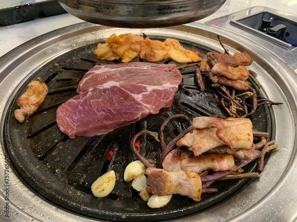 Obraz 삼겹살 숯불 고기구이 돼지고기 식당 화로구이 숯 바베큐 돼지갈비 양념갈비