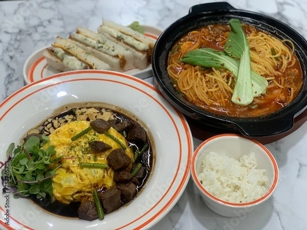 Obraz 국수 요리 스파게티 오므라이스 쌀 밥 샌드위치 돈카츠 돈까스 포크 커틀릿