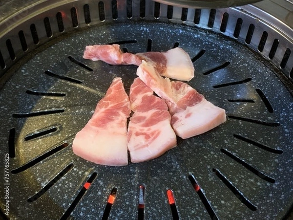 Fototapeta 삼겹살 숯불 고기구이 돼지고기 식당 화로구이 숯 바베큐