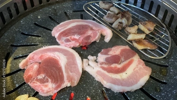 Fototapeta 삼겹살 숯불 고기구이 돼지고기 식당 화로구이 숯 바베큐
