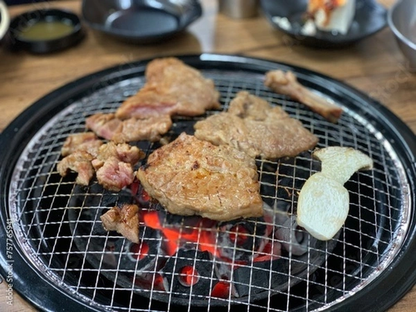 Fototapeta 삼겹살 숯불 고기구이 돼지고기 식당 화로구이 숯 바베큐