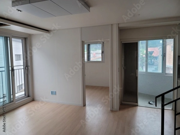 Obraz 복층 2층 계단 집 주택 아파트 빌라 건축 인테리어 공사