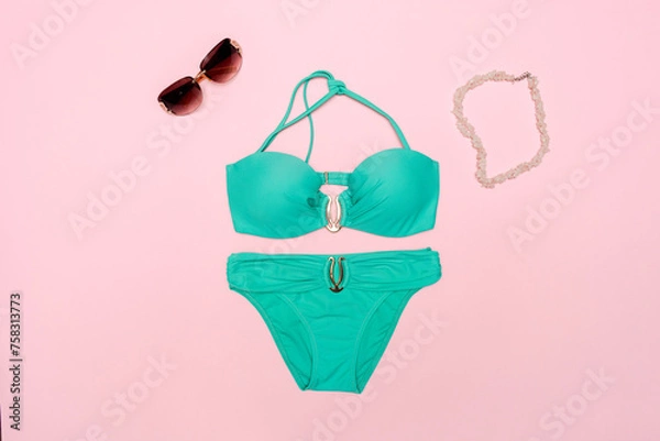 Obraz Green bikini with sunglasses and necklace