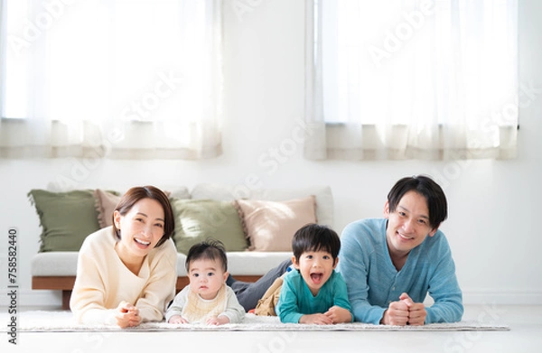 Fototapeta カメラ目線の4人家族