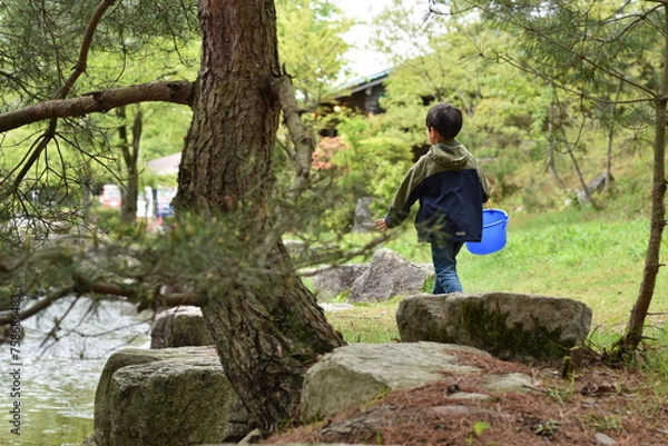 Fototapeta バケツと子供