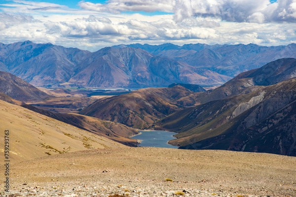 Fototapeta View of Lake Lyndon from track to Foggy Peak in Korowai /Torlesse Tussocklands Park, near Sheffield, Canterbury, new zealand south island, Mountains close to Christchurch
